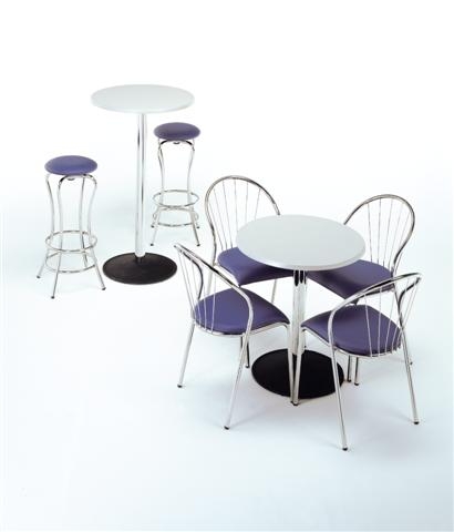 Cafeteria con sillas, mesas y taburetes 1